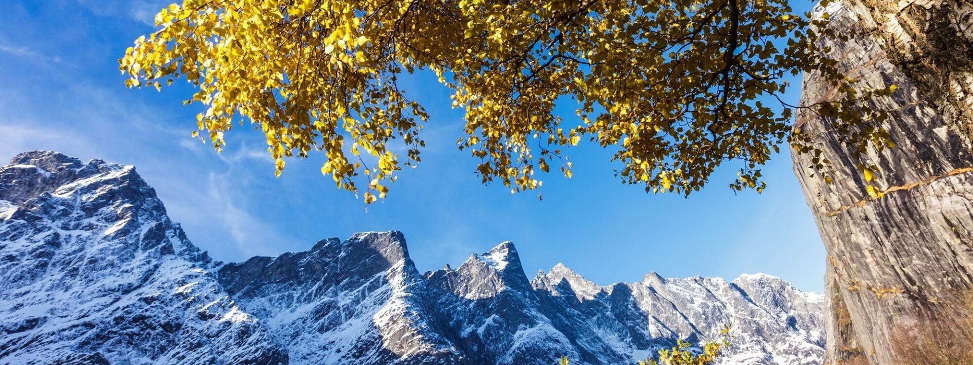 Høstfarger i Romsdalen, Trollveggen